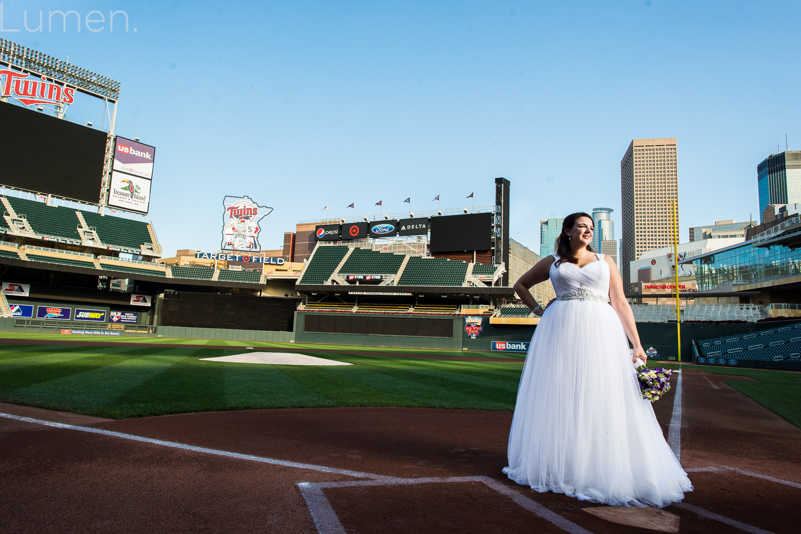 target field wedding photography, minnesota, twins, baseball, minneapoilis, minnesota, lumen, adventurous, couture, 