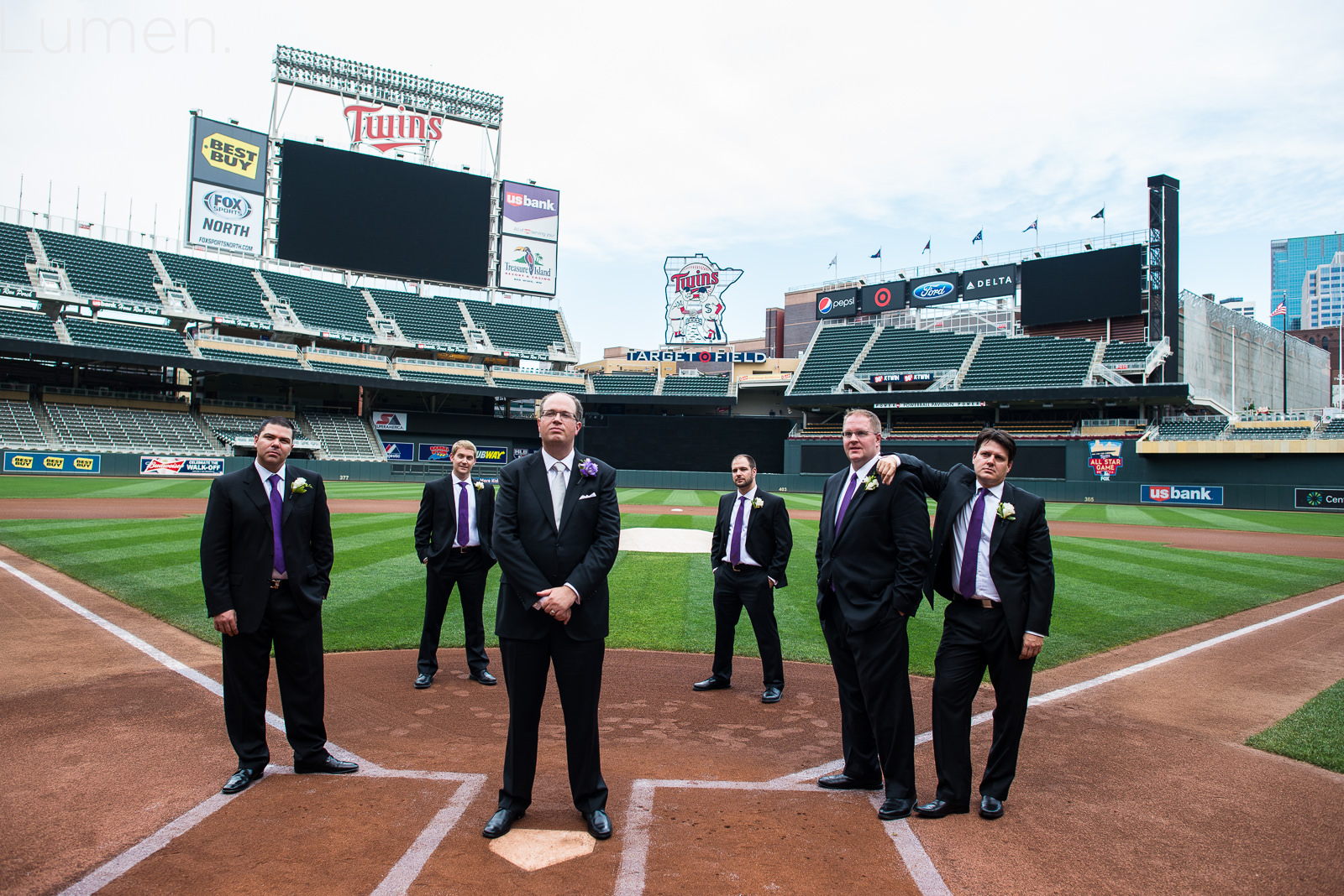 target field wedding photography, minnesota, twins, baseball, minneapoilis, minnesota, lumen, adventurous, couture, 