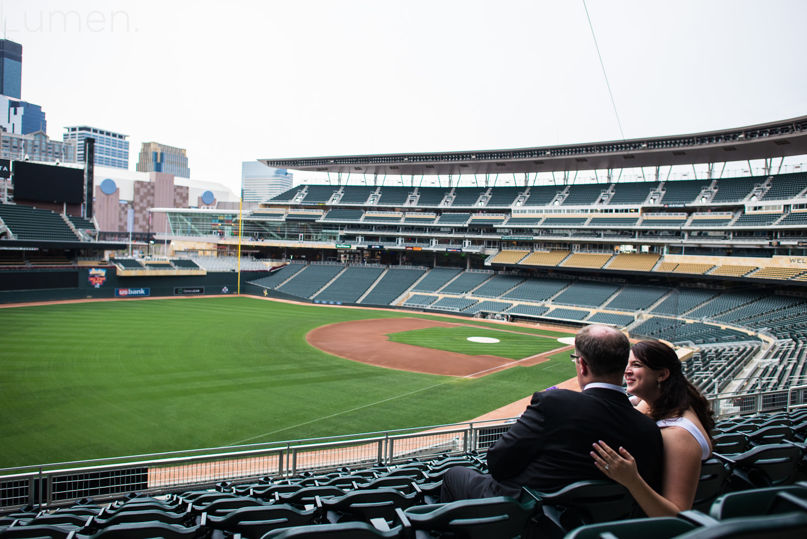 target field wedding photography, minnesota, twins, baseball, minneapoilis, minnesota, lumen, adventurous, couture, 