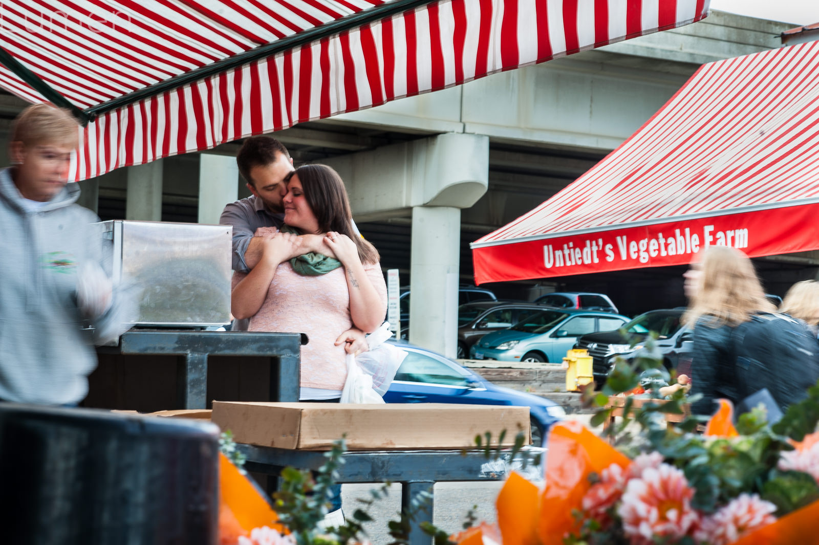 lumen photography, adventurous, couture, minneapolis, minnesota, minneapolis farmers market engagement photos, 