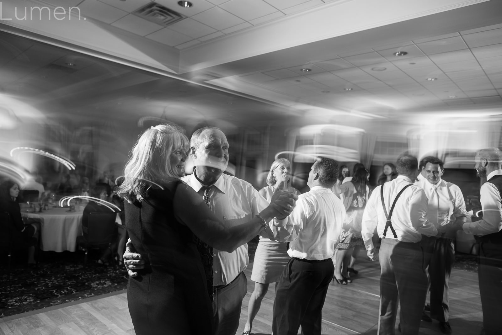 golden valley country club wedding photos, minneapolis, minnesota, adventurous wedding photos, couture, golf club, country club, emily, robert