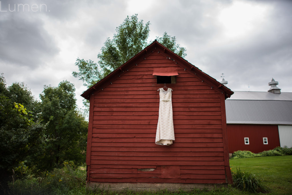 lumen photography, adventurous, minneapolis, minnesota, northfield, red barn farm pizza wedding photos