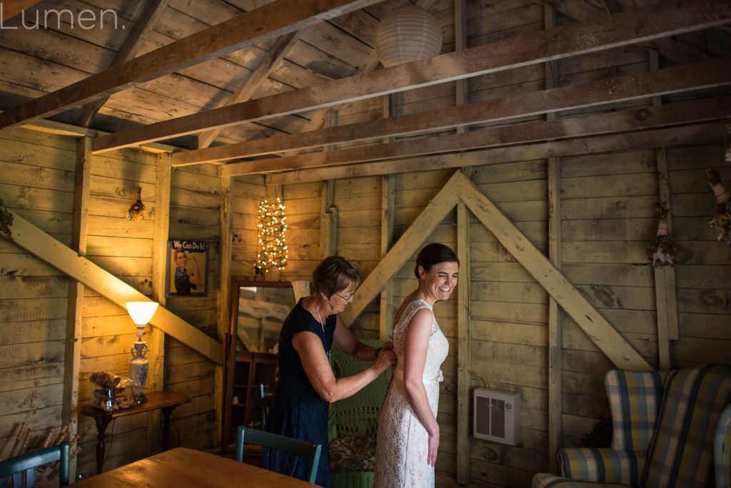 lumen photography, adventurous, minneapolis, minnesota, northfield, red barn farm pizza wedding photos